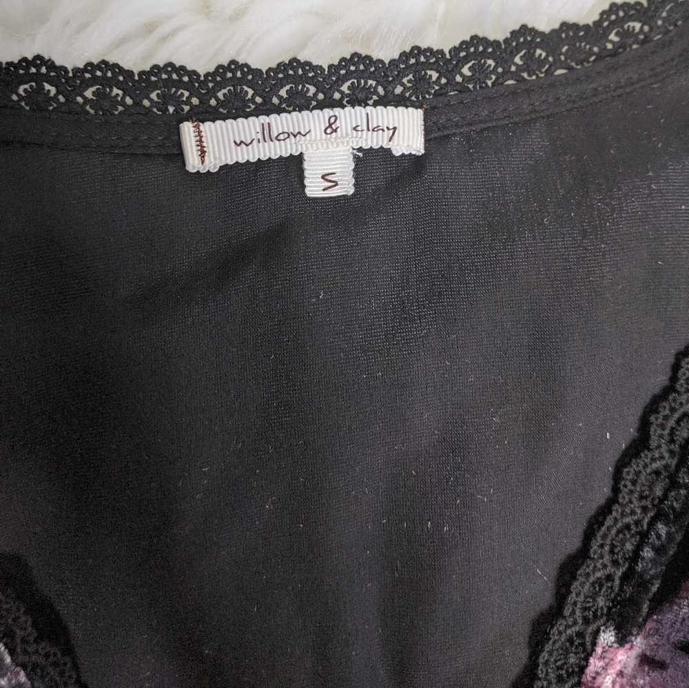 Willow & Clay Nordstrom Velvet Floral Blouse Women’s Small | Long Sleeve V-Neck - Picture 8 of 8